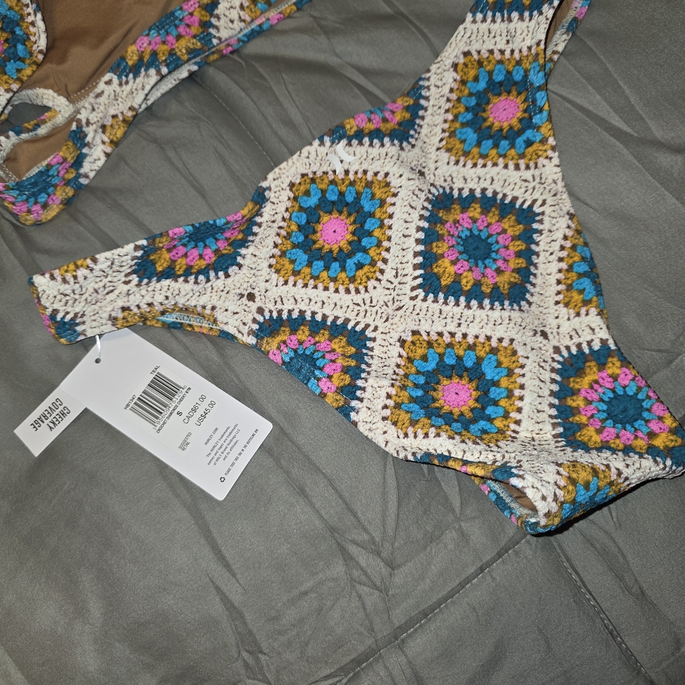 Hurley Crochet Bikini Set with Colorful Pattern - Picture 7 of 9